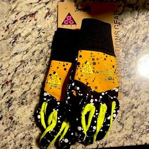 ACG Nike winter gloves unisex womens xs or teens m
